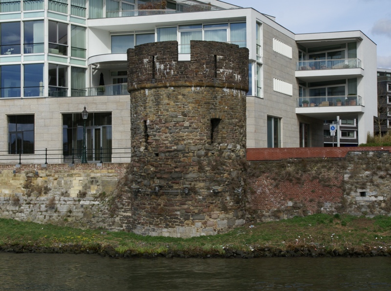 File:Maaspunttoren Maastricht 20100327.jpg