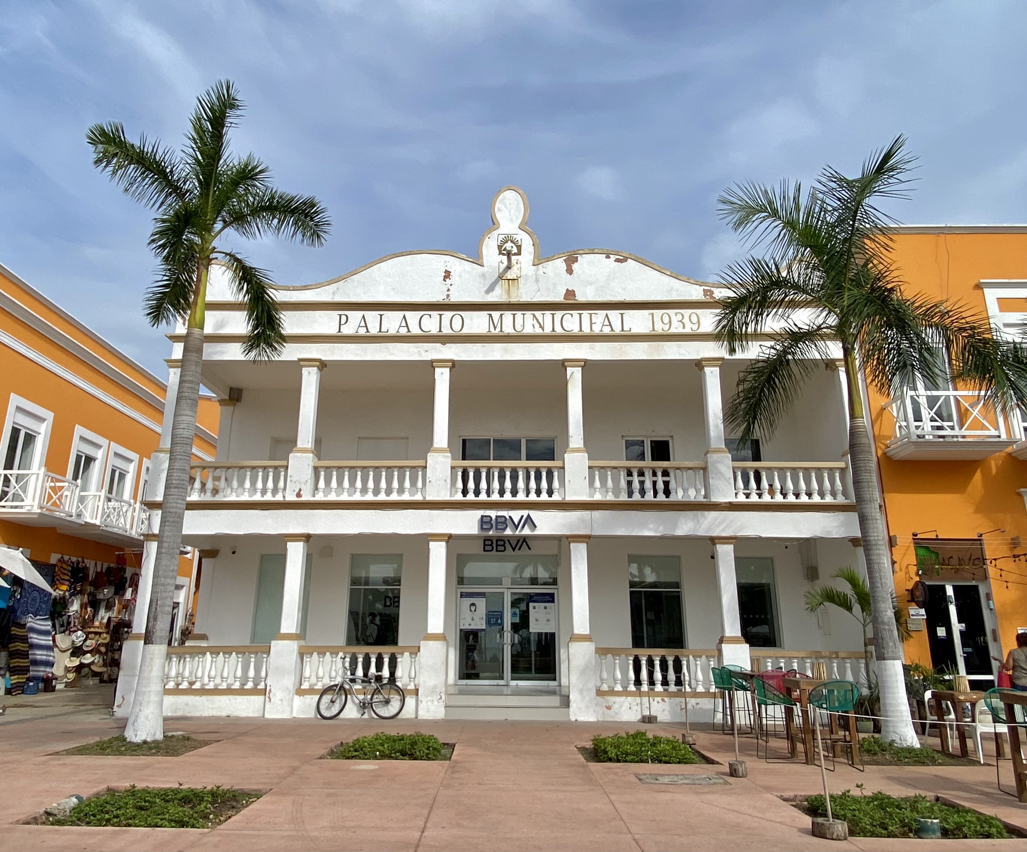 File:Palacio Municipal, Parque Benito Juarez, San Miguel de Cozumel, Cozumel  Island, Quintana Roo,  - Wikimedia Commons
