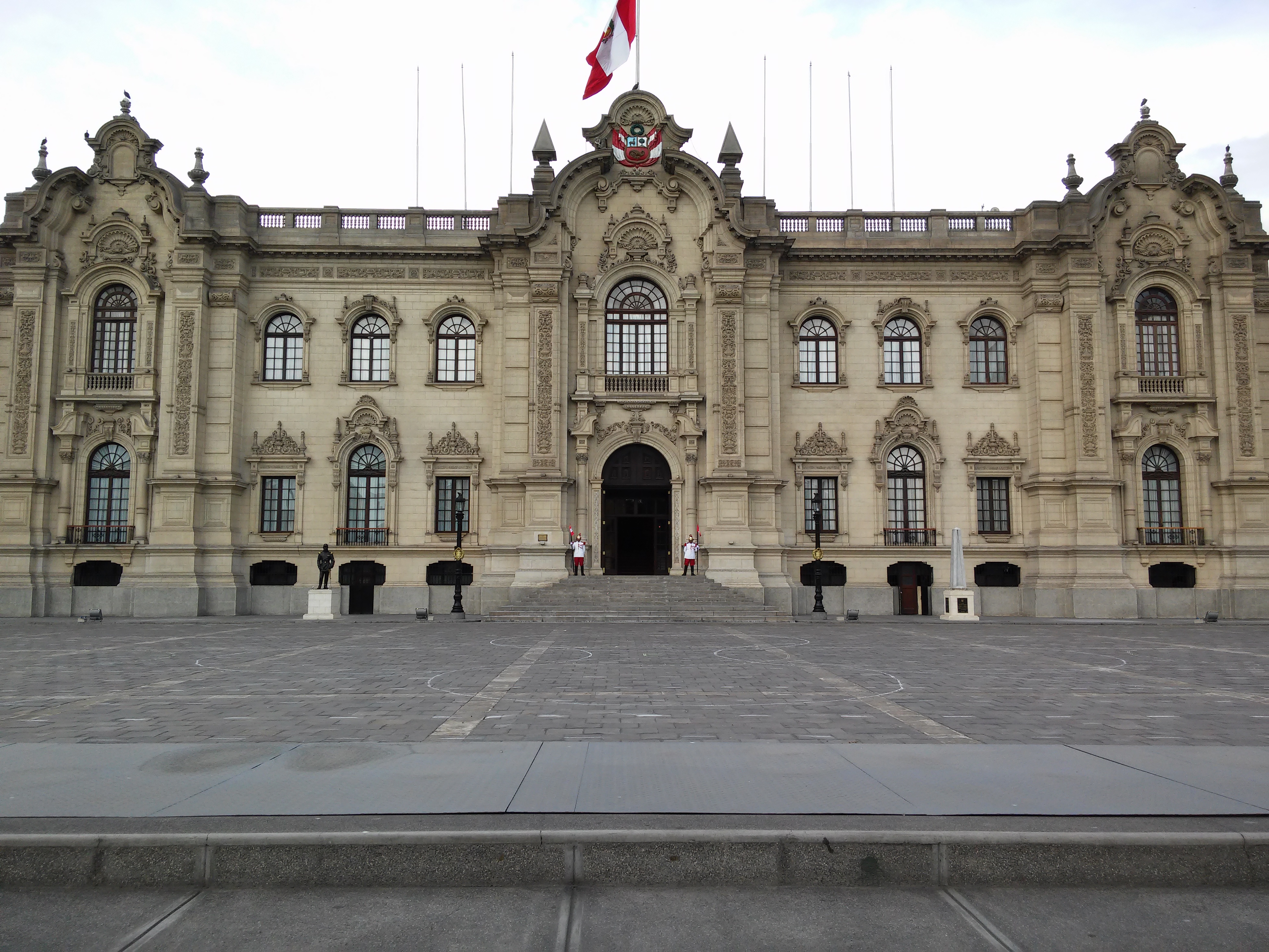 Archivo:Palacio de Gobierno del Perú - Ciudad de Lima.jpg - Wikipedia, la  enciclopedia libre