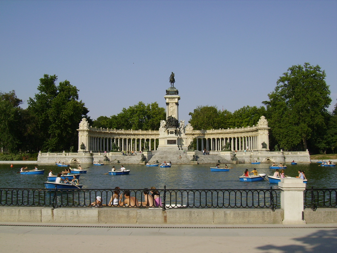 Parque del Retiro: from royal flight of fancy to public park