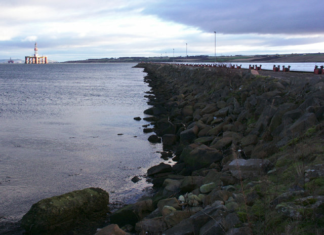 File:Pier, Highland Deephaven Industrial Estate, Evanton - geograph.org.uk - 93421.jpg
