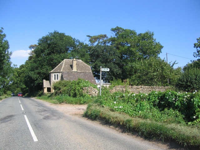 File:Pike Cottage - geograph.org.uk - 214049.jpg