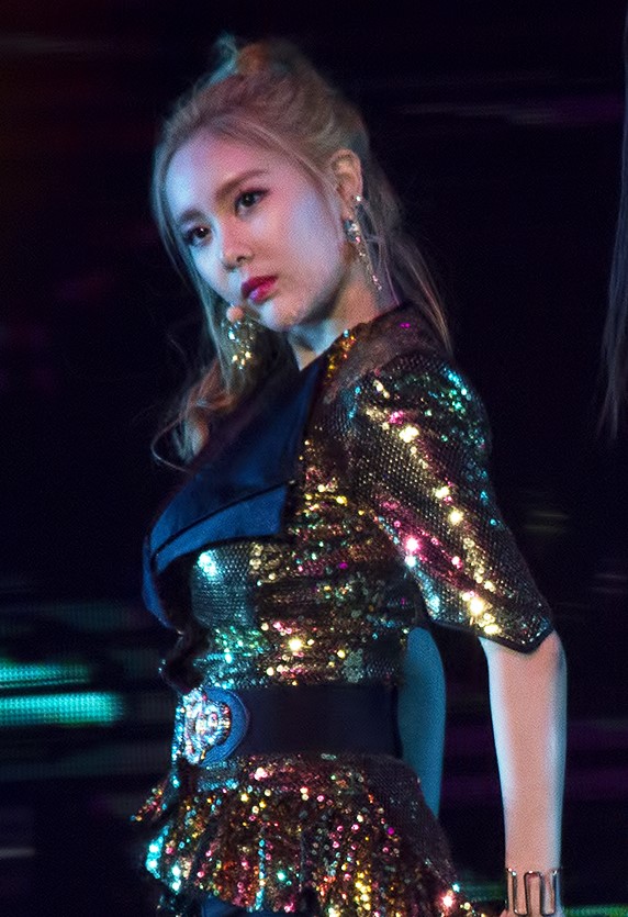 File:Qri T-ara Great China Tour Concert Guangzhou 03.jpg - Wikimedia Commons