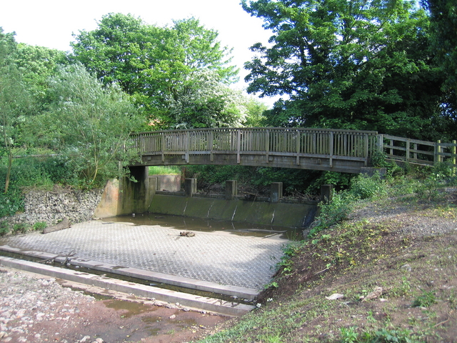 File:River Rea flood weir - geograph.org.uk - 175077.jpg