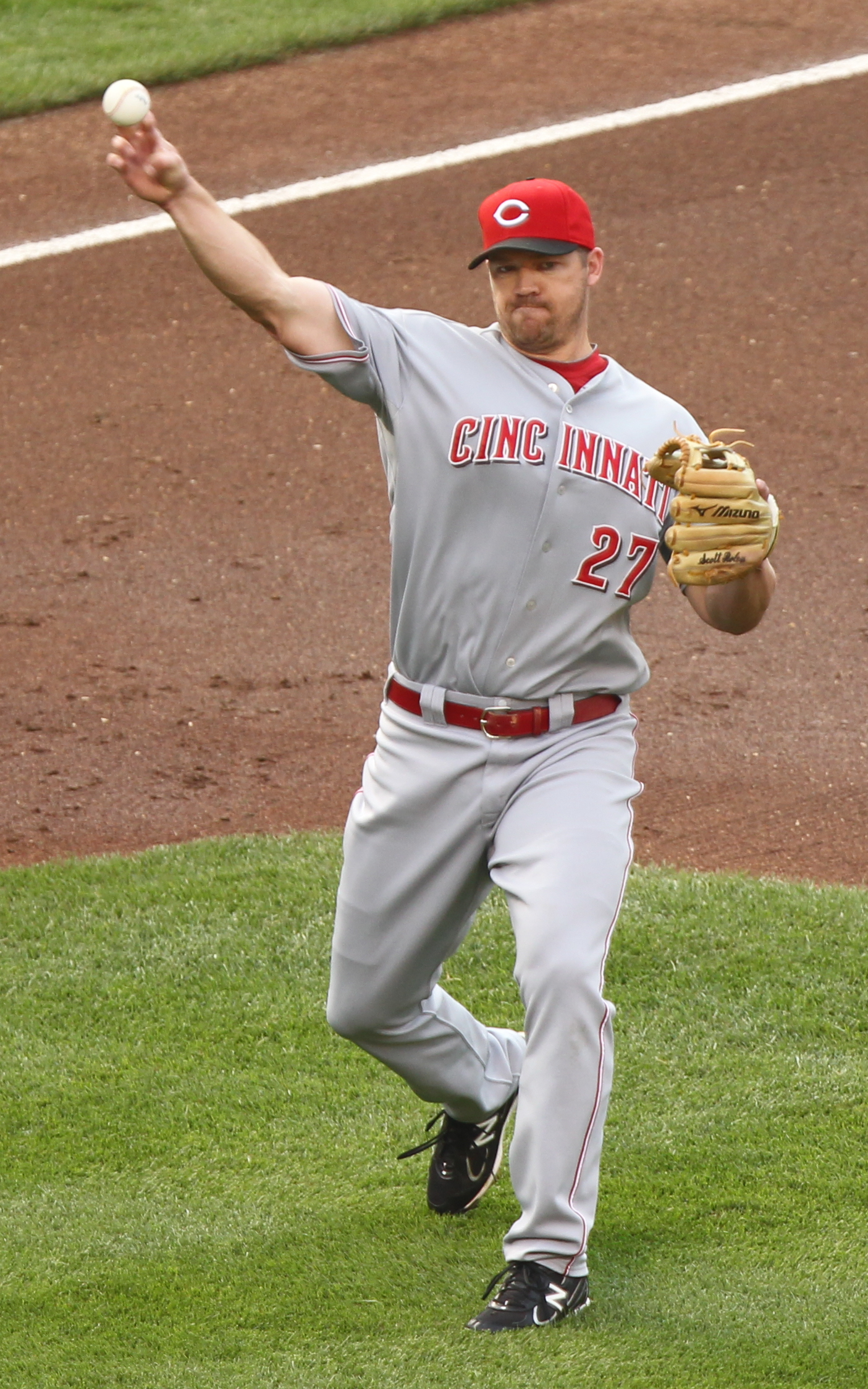 cincinnati reds away jersey