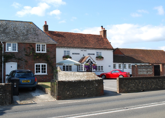 File:The Horse and Groom - geograph.org.uk - 1503320.jpg