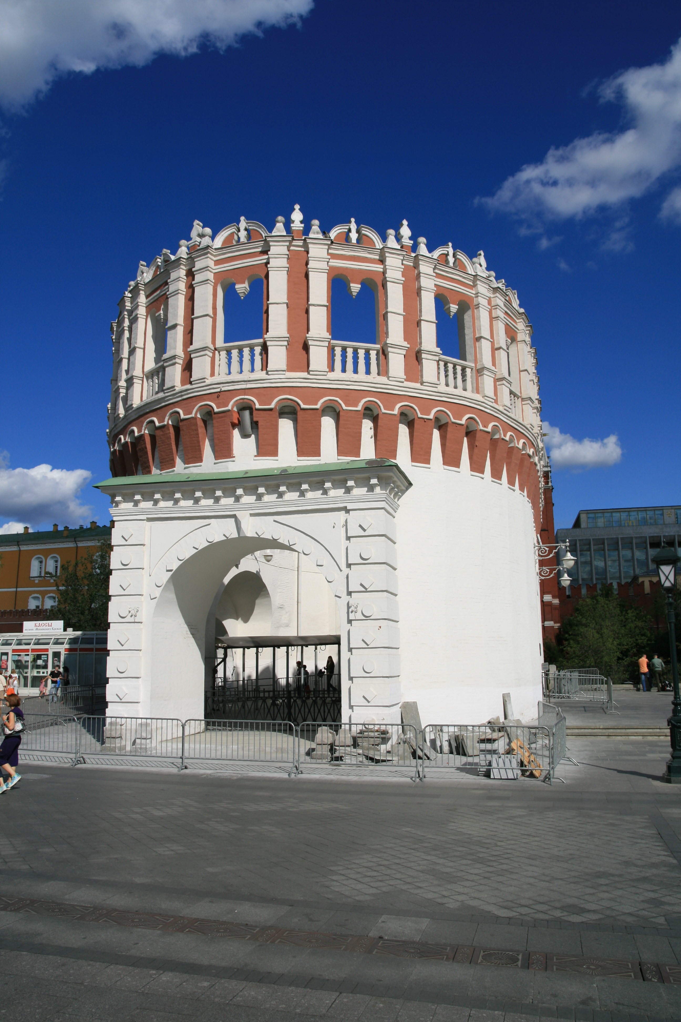Кутафья башня на красной площади фото