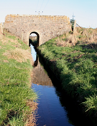 File:The Main Drain - geograph.org.uk - 348381.jpg