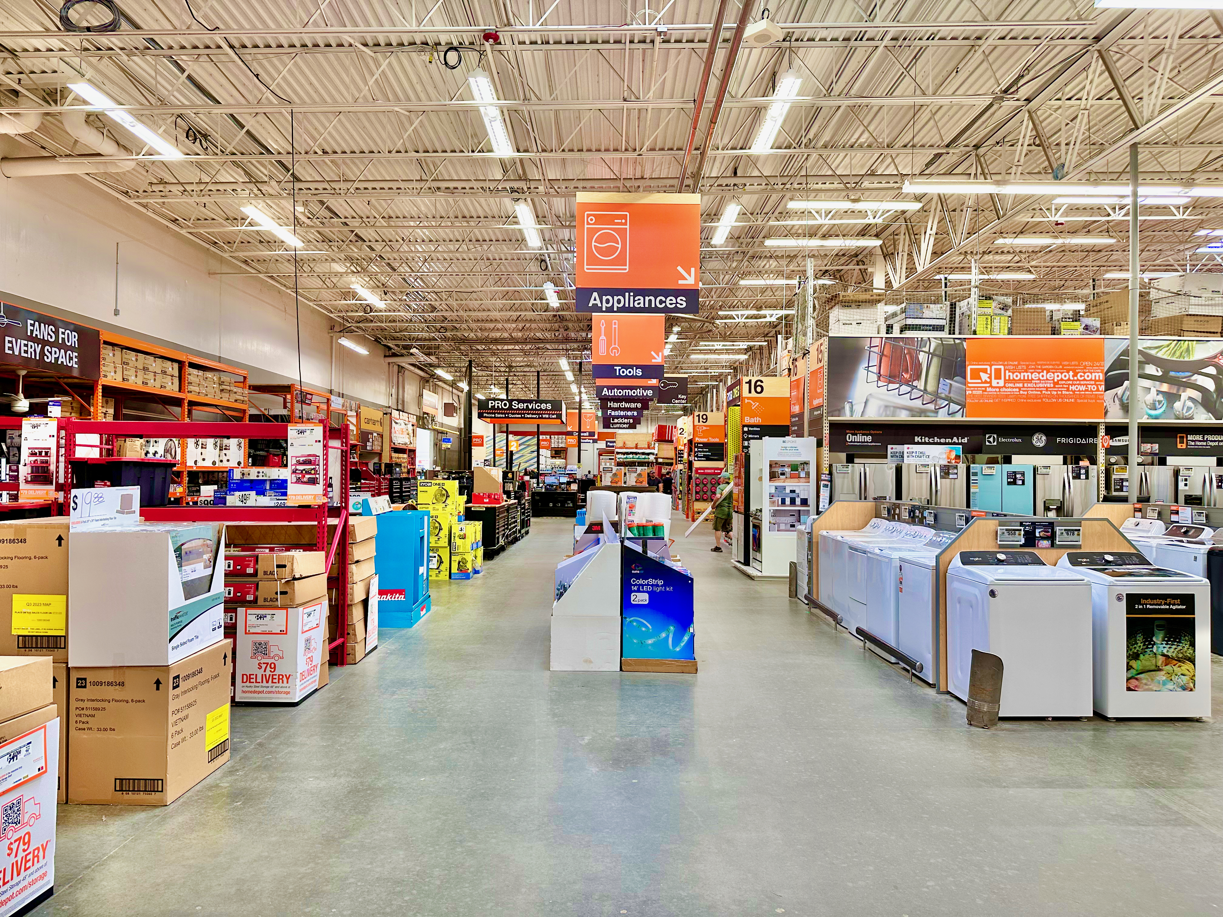 File:The appliances section of a Home Depot store in Blairsville