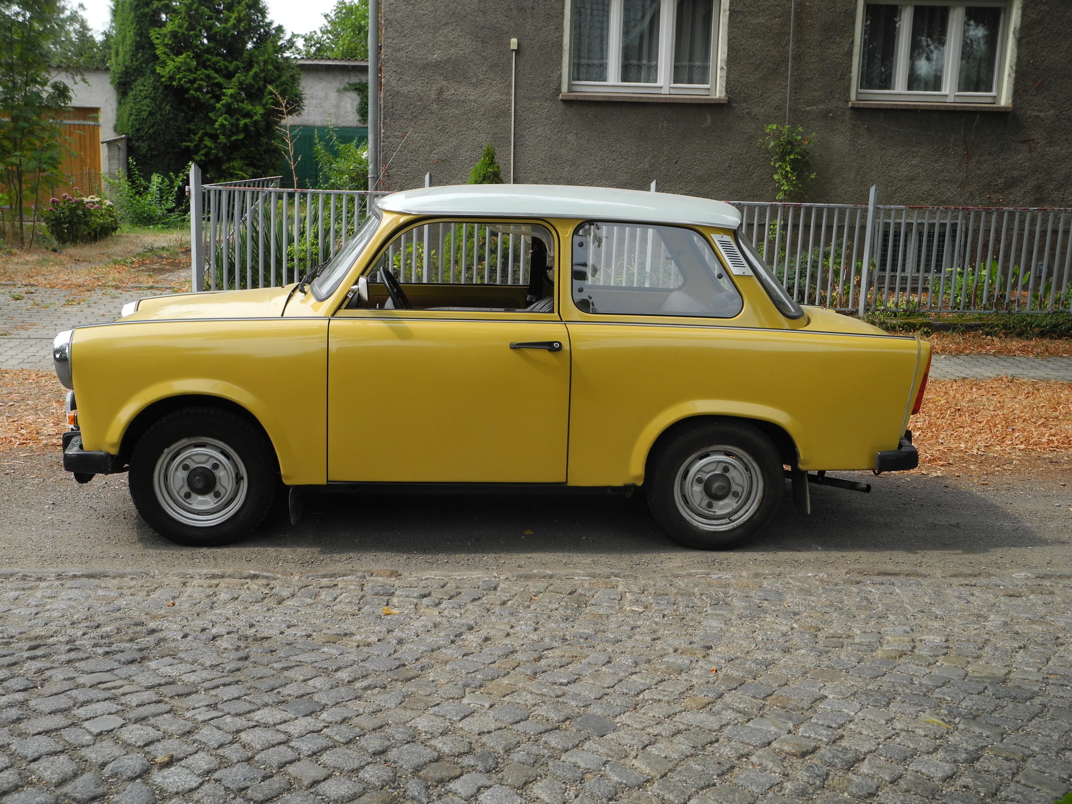 File:Trabant 601 S de Luxe from 1986 original condition IV.jpg - Wikimedia  Commons