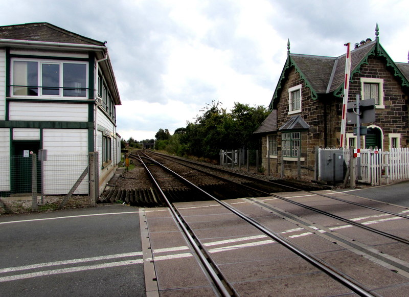 File:Watery Road level crossing, Wrexham - geograph.org.uk - 5148064.jpg