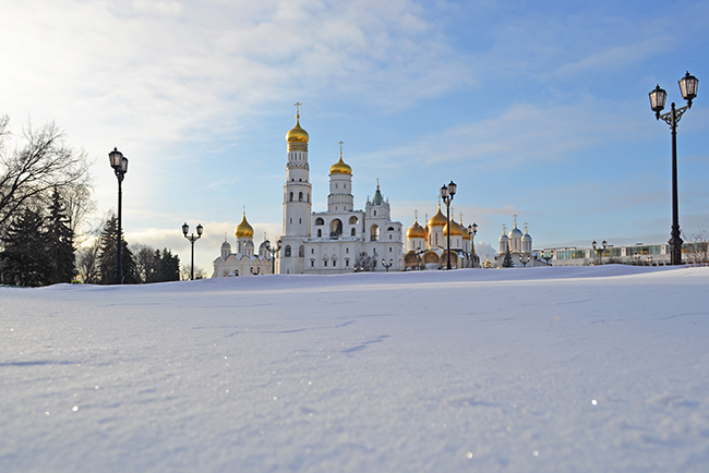 File:Заснеженный сквер на месте Вознесенского монастыря.jpg