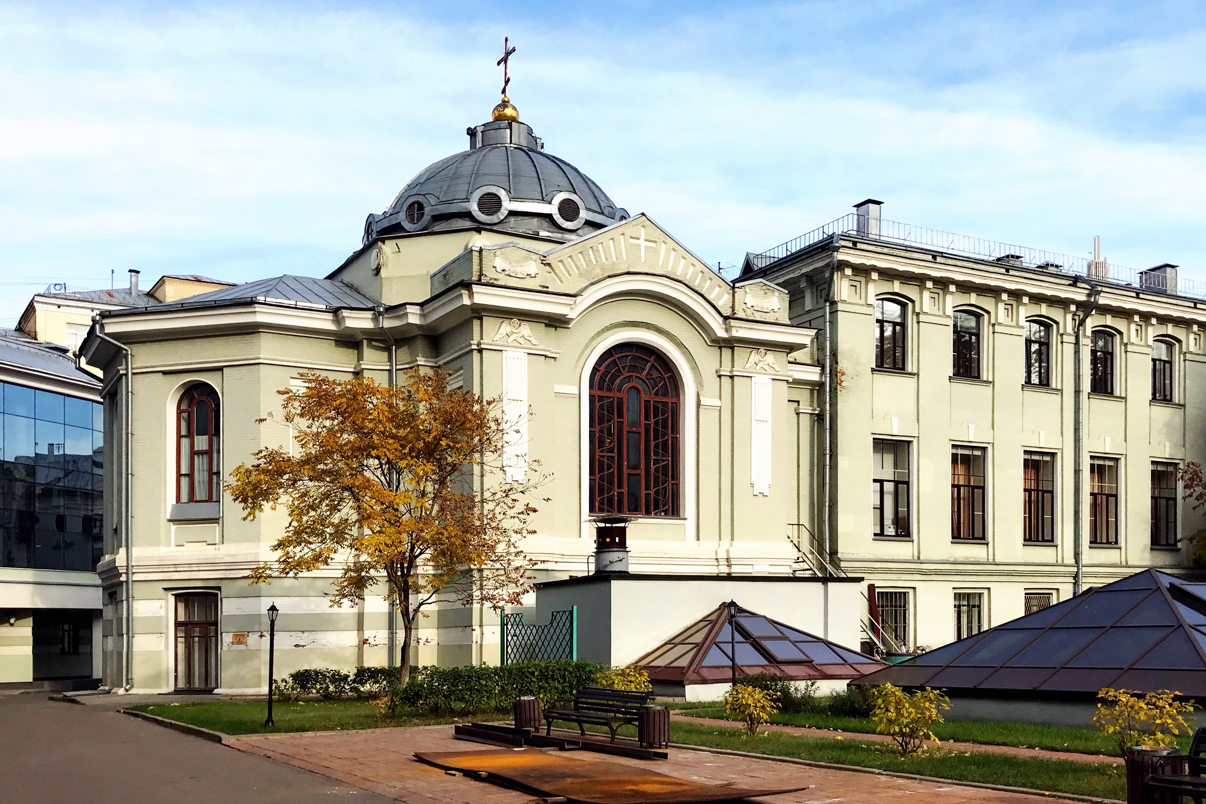 Гвкг бурденко. Бурденко Бауманская. Госпиталь Бурденко памятник. Корпуса госпиталя Бурденко. Бурденко 3.