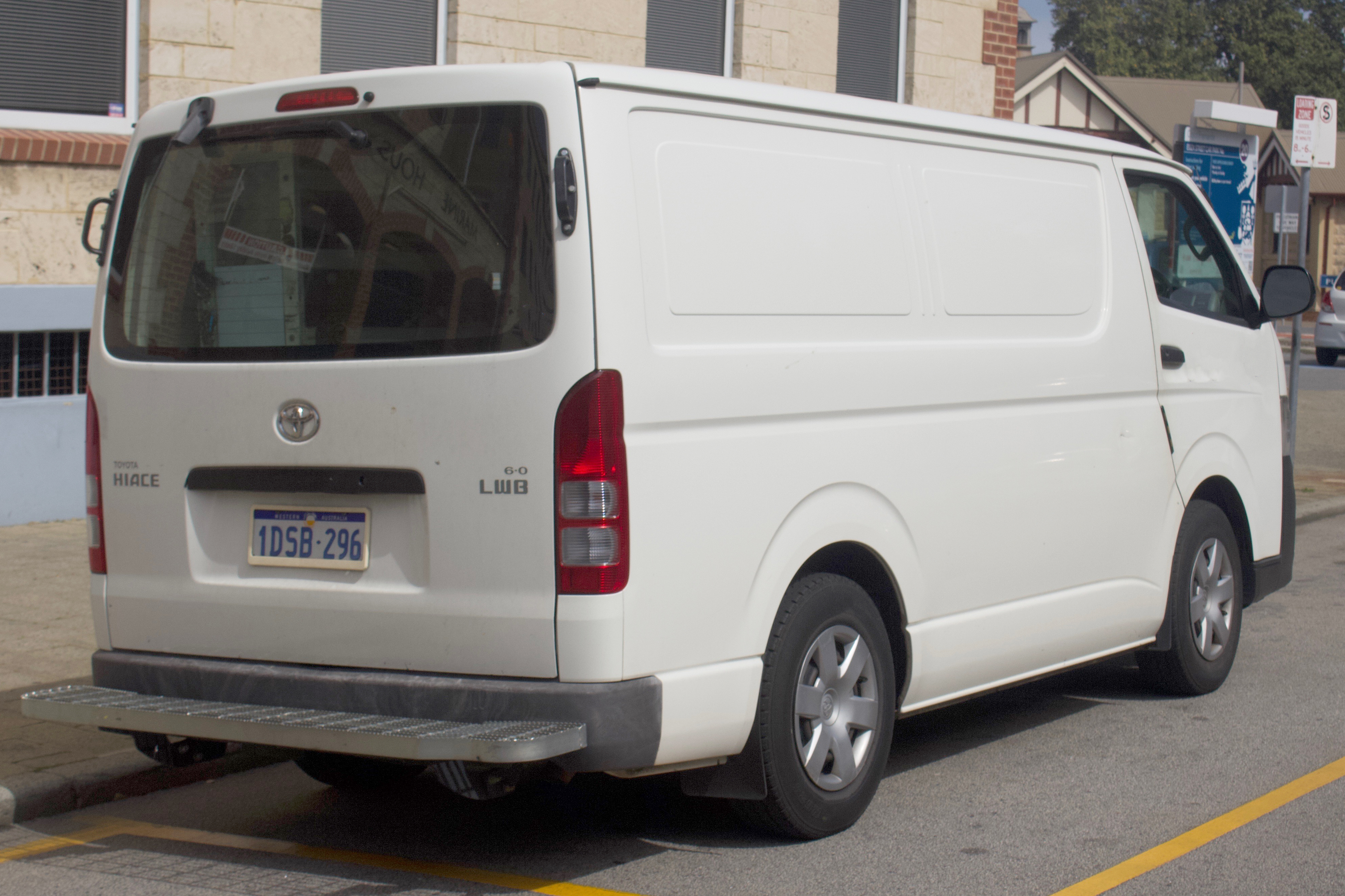 toyota hiace lwb van