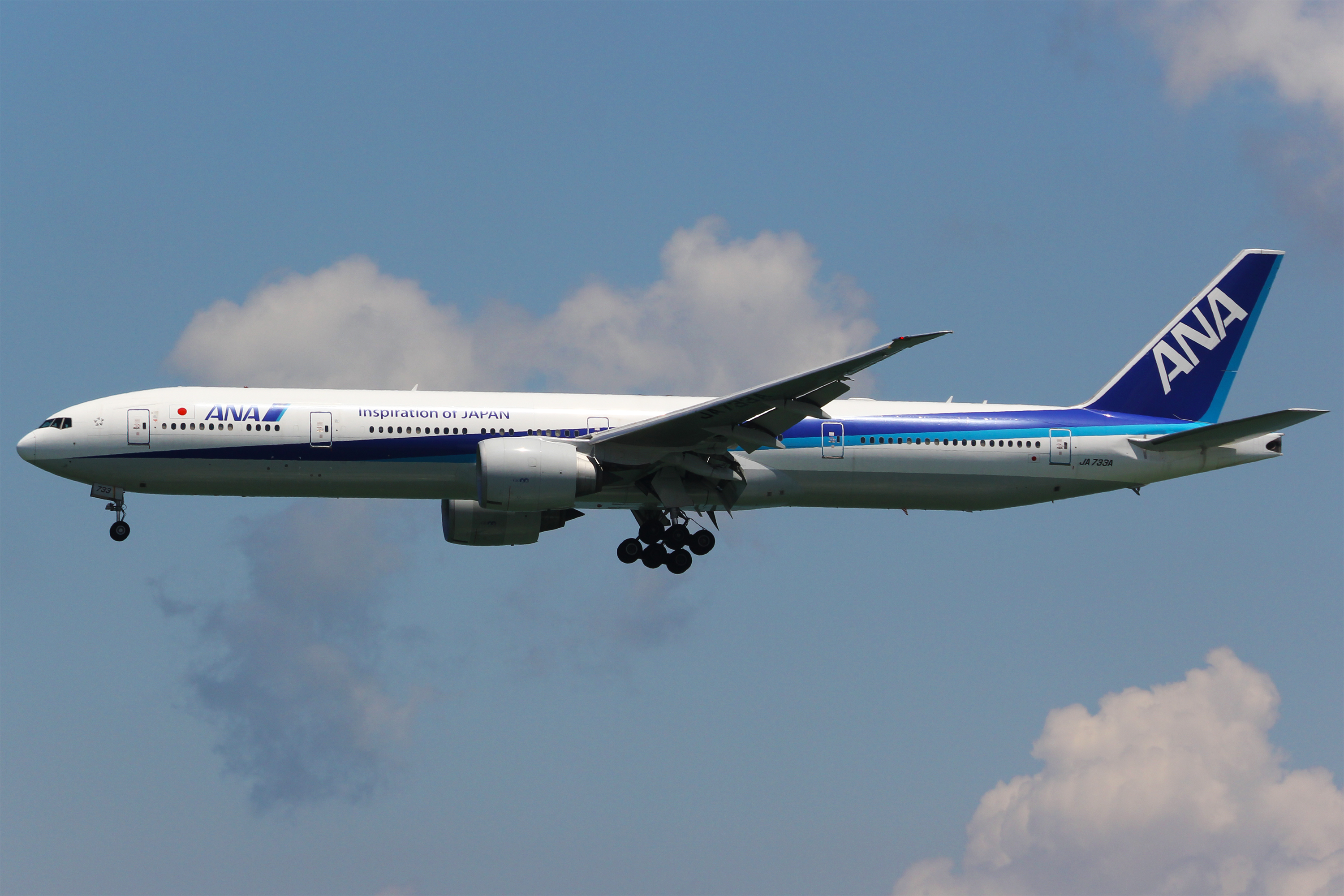 File:ANA Boeing 777-381ER JA733A.jpg - Wikimedia Commons