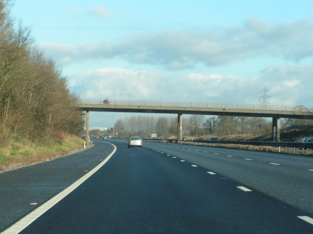 File:A curve in the M5 northbound - geograph.org.uk - 1653964.jpg