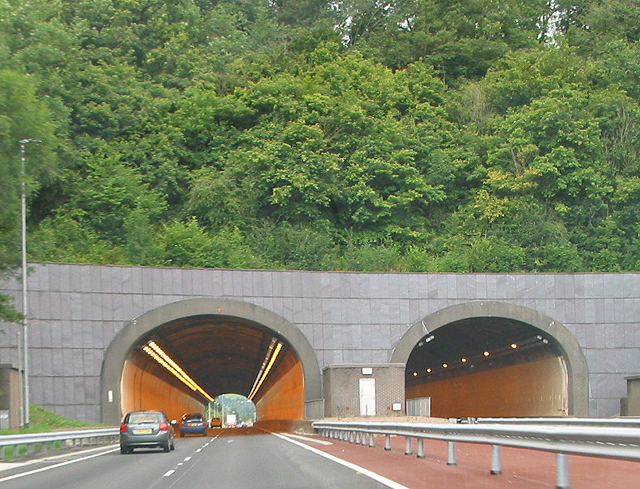 File:Approaching the Monmouth Tunnels - geograph.org.uk - 507777.jpg