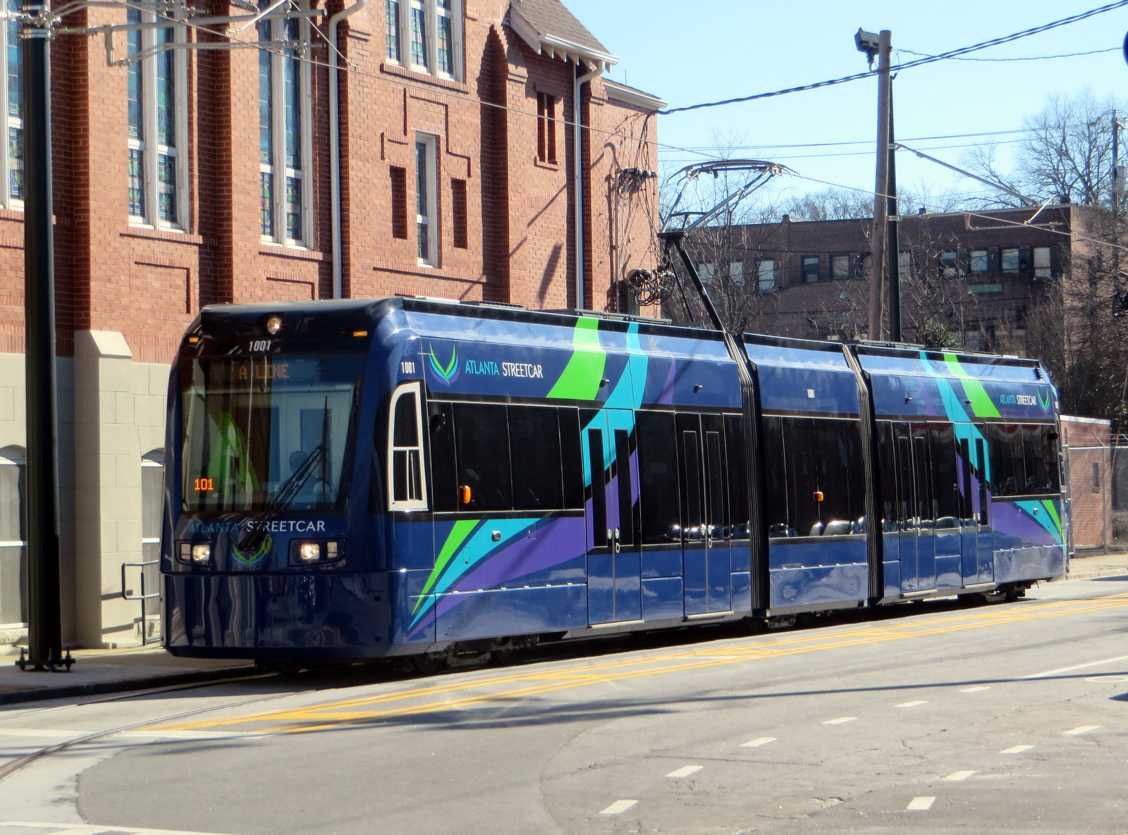 https://upload.wikimedia.org/wikipedia/commons/3/3f/Atlanta_Streetcar.JPG