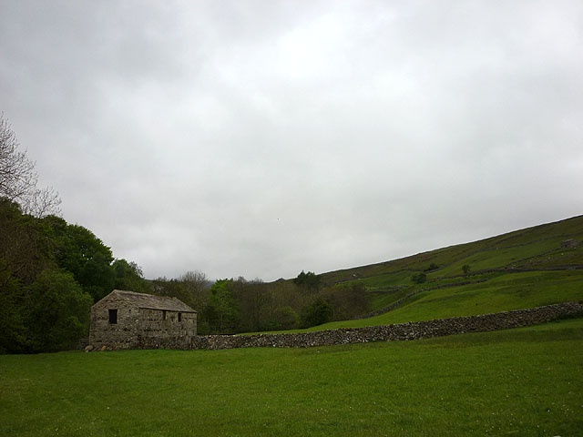 File:Barn by Thwaite Beck - geograph.org.uk - 2413521.jpg