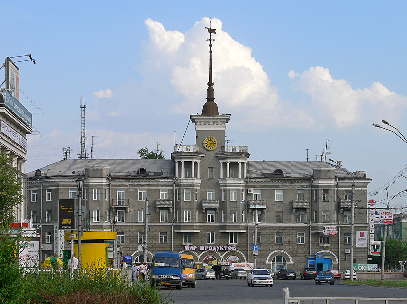 File:Barnaul - building with spire.jpg