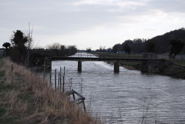 File:Boonshill Bridge - geograph.org.uk - 1753224.jpg