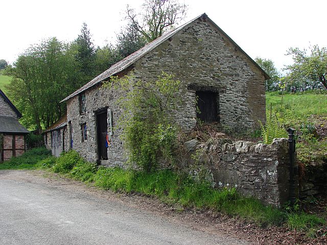 File:Bothy at Llanarmon Dyffryn Ceiriog - geograph.org.uk - 1307571.jpg