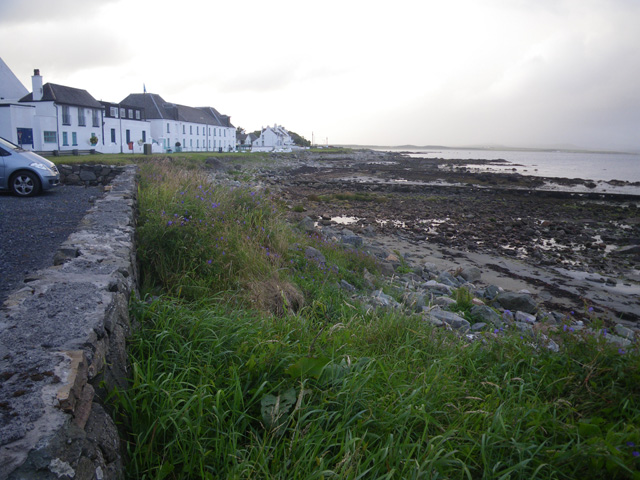 File:Bruichladdich shoreline along the distillery - geograph.org.uk - 1442150.jpg