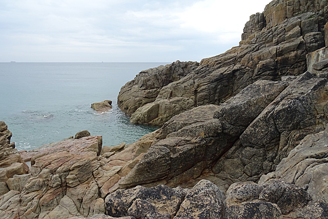 File:Cliffs at Porthcew Cove - geograph.org.uk - 6021376.jpg