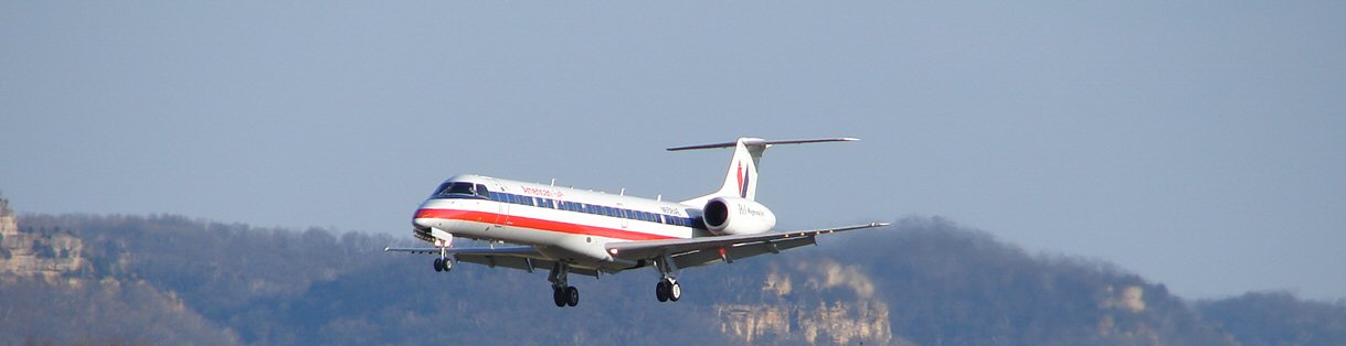 Embraer ERJ (American Eagle Airlines) (477293202).jpg