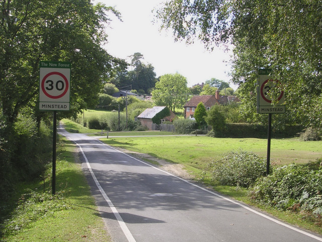 File:Entering London Minstead from Clay Hill, New Forest - geograph.org.uk - 54970.jpg