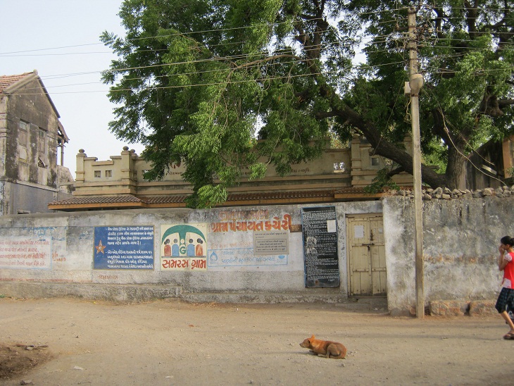 File:Gram panchayat office.JPG