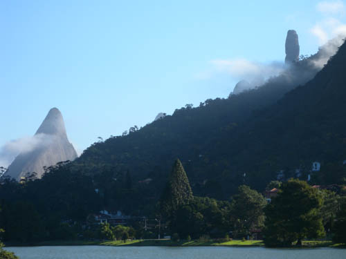 File:Granja Comari Teresópolis Com Dedo De Deus ao fundo.jpg