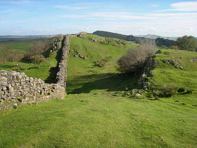 Hadrian's Wall at Walltown Crags - geograph.org.uk - 999438