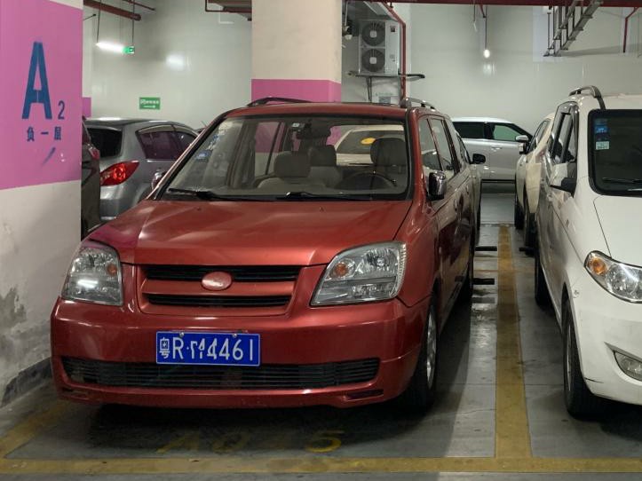 File:Hafei Dion in a parking garage.jpg