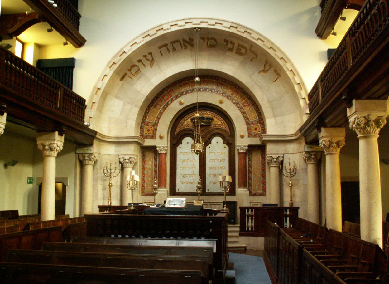 File:Interior da sinagoga de Lisboa, Shaarei Tikva.JPG - Wikipedia
