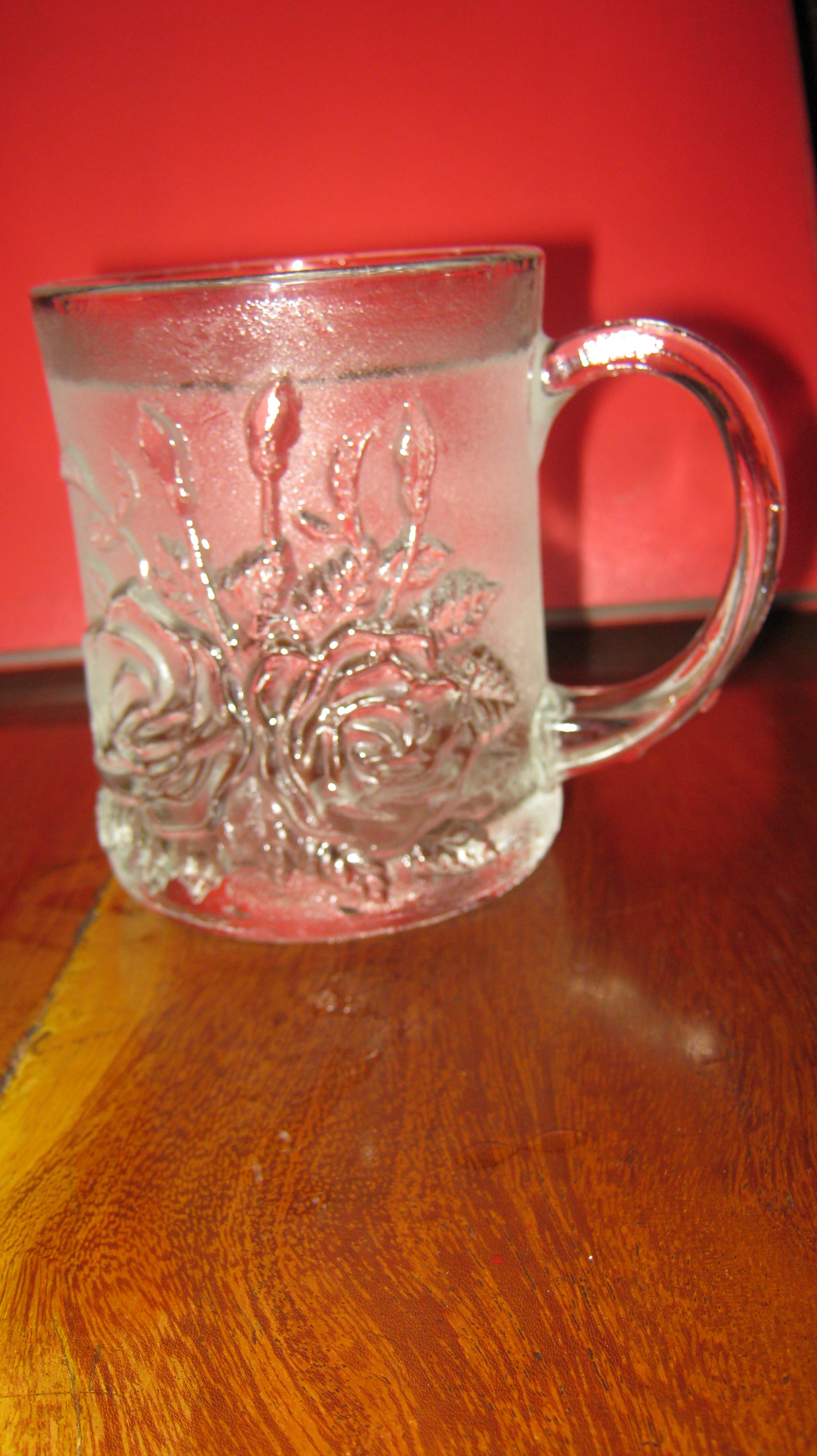 https://upload.wikimedia.org/wikipedia/commons/3/3f/Kitchenware_Glass_Mug_Rezowan.JPG