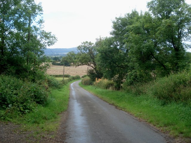 File:Lane near Hillend Court - geograph.org.uk - 529481.jpg