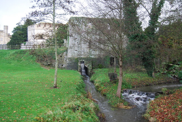 File:Leeds Castle - Mill and Mill race - geograph.org.uk - 1613087.jpg