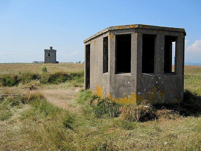 Lookout Buildings - geograph.org.uk - 3556258