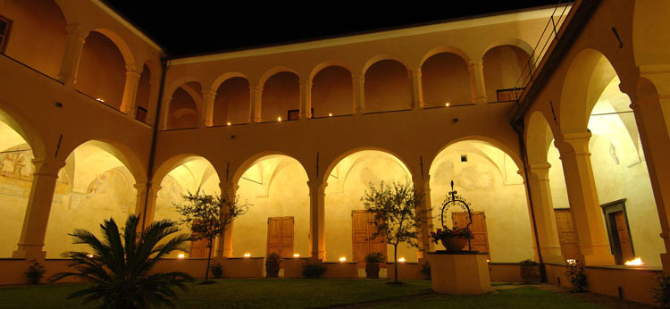 File:Moneglia-chiesa san giorgio-chiostro3.JPG