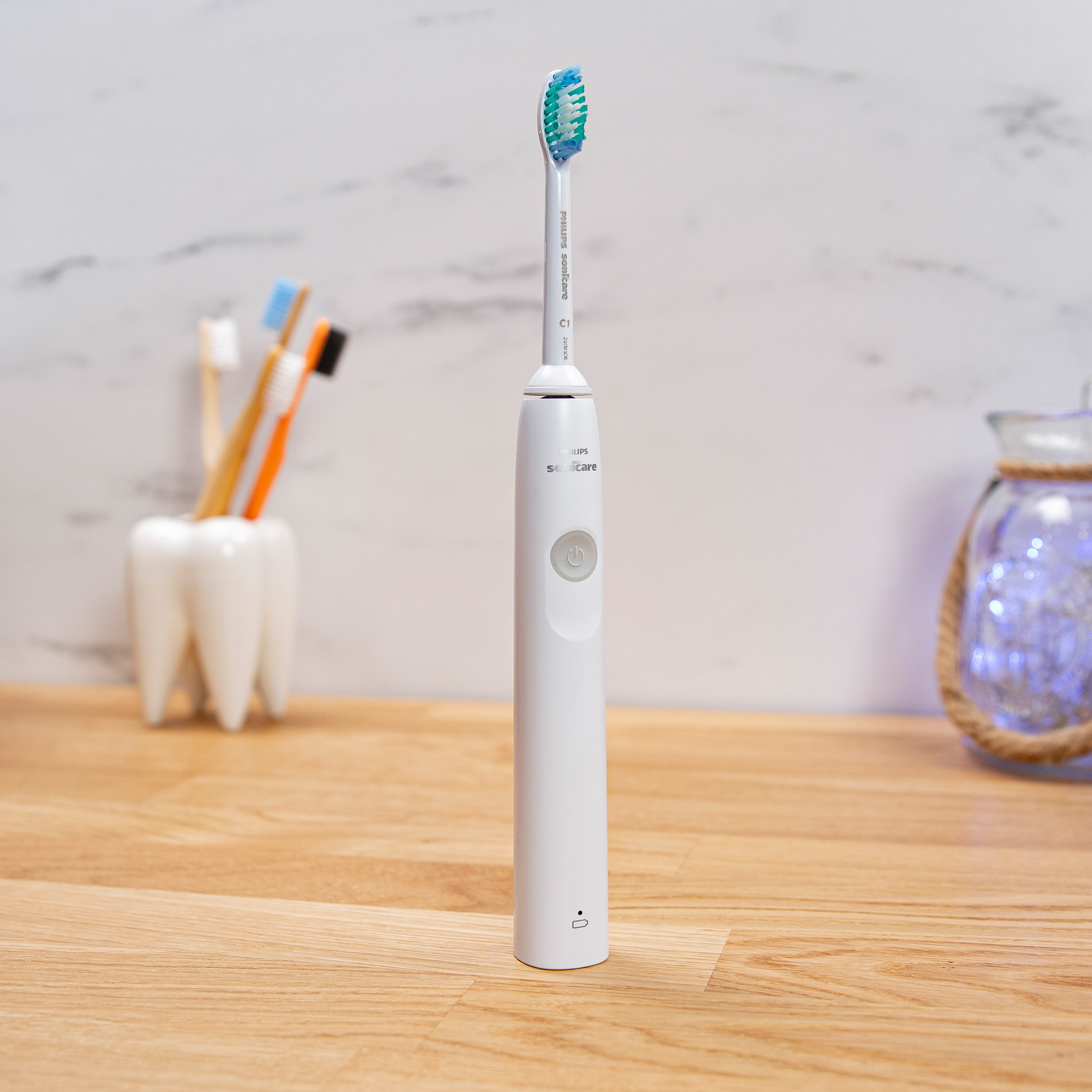 File:Philips Sonicare 1100 Series Electric Toothbrush - 51967361282.jpg -  Wikimedia Commons