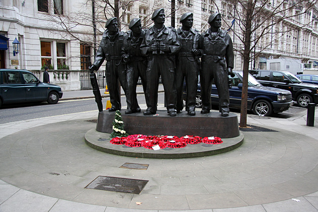 File:Royal Tank Regiment Memorial Sculpture - geograph.org.uk - 646645.jpg