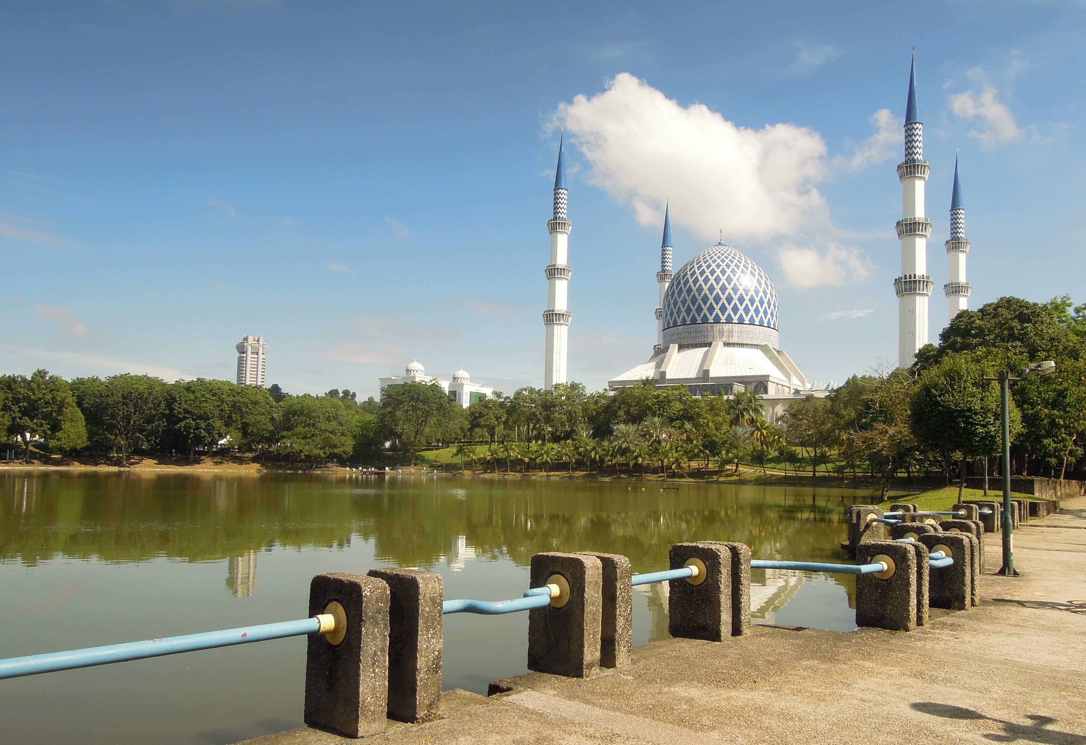 File Sa Masjid Sultan Salahuddin Tasik 2 Jpg Wikimedia Commons