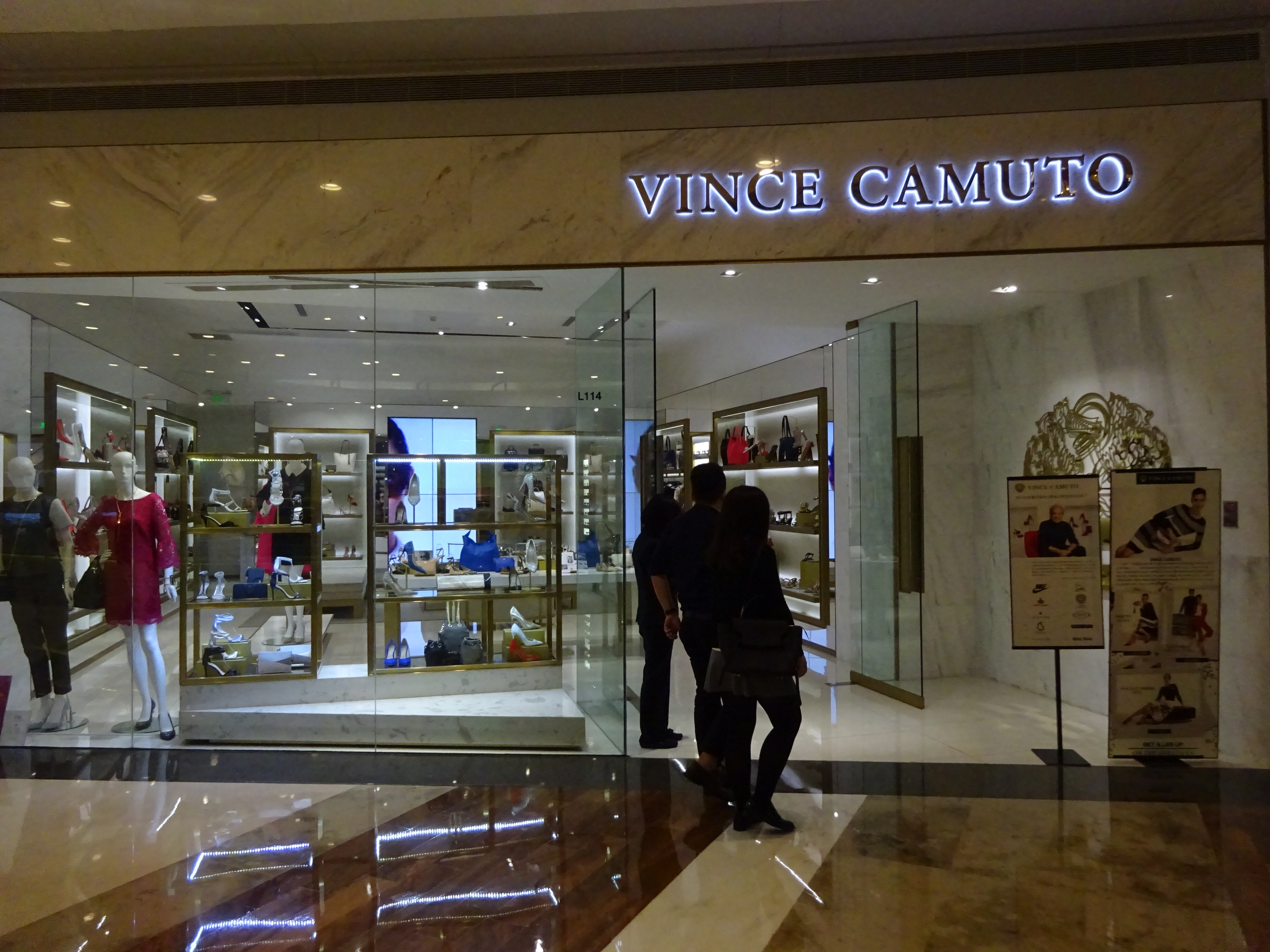 File:SZ KK Mall Shenzhen shop Vince Camuto April 2016 DSC.JPG