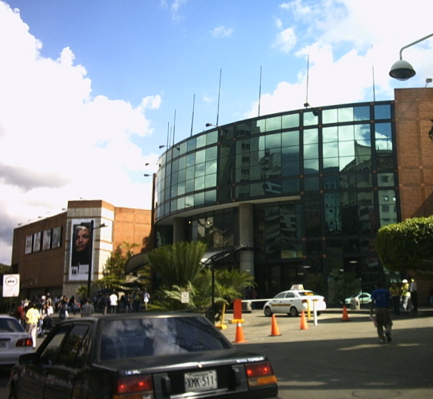 File:Sambil Mall, Caracas.jpg