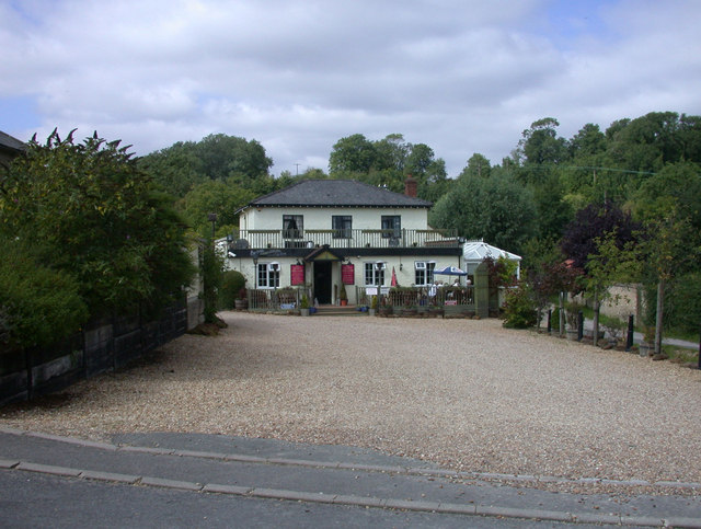 File:The Queen Adelaide P.H., Croydon - geograph.org.uk - 541068.jpg