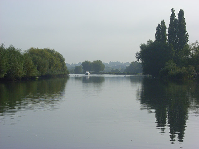 File:The River Thames, Reading - geograph.org.uk - 552075.jpg