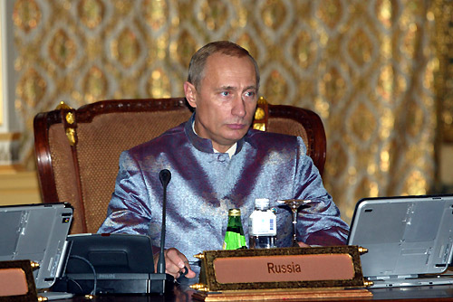 File:Vladimir Putin at APEC Summit in Thailand 19-21 October 2003-18.jpg