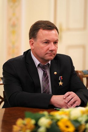 File:Yuri Lonchakov 14 June 2013.jpeg