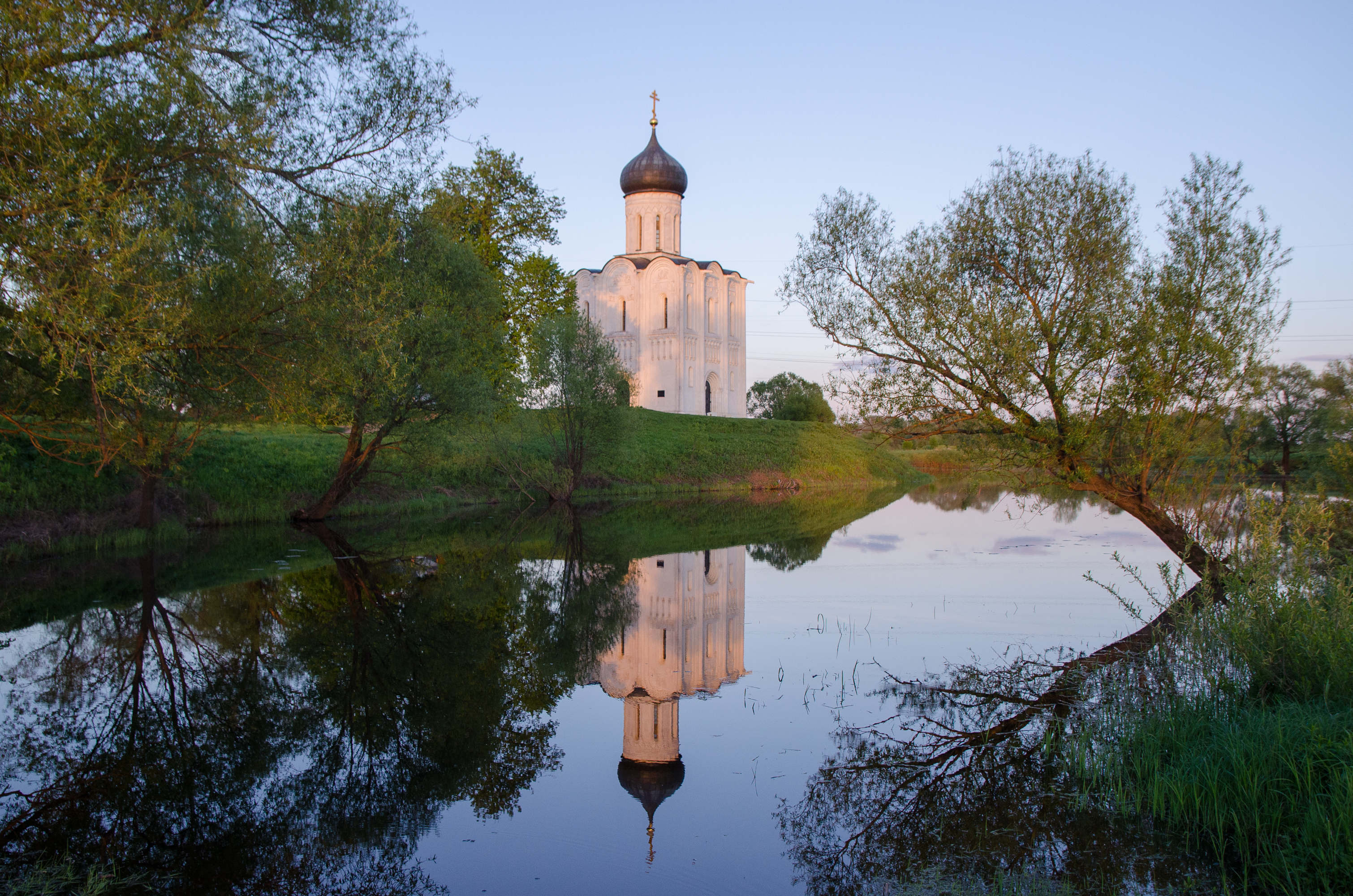 Церковь Покрова на Нерли крест